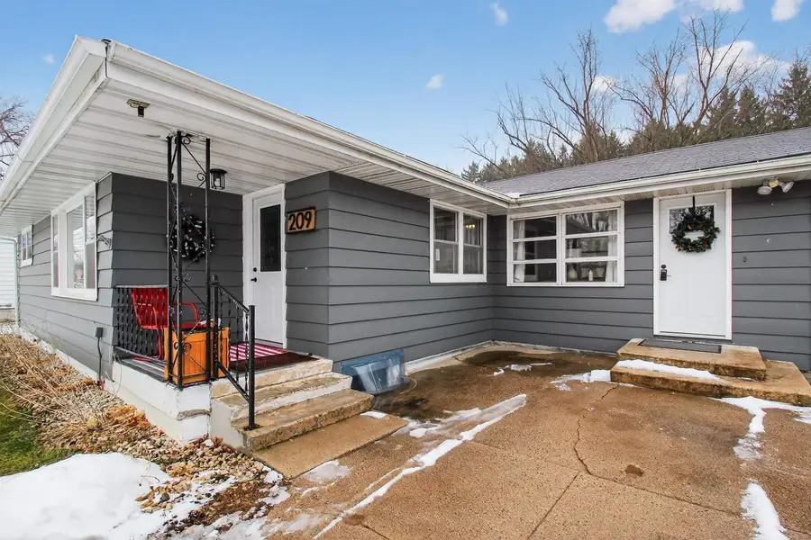 209 W Chestnut Street, Pardeeville, WI 53934 - Image #2