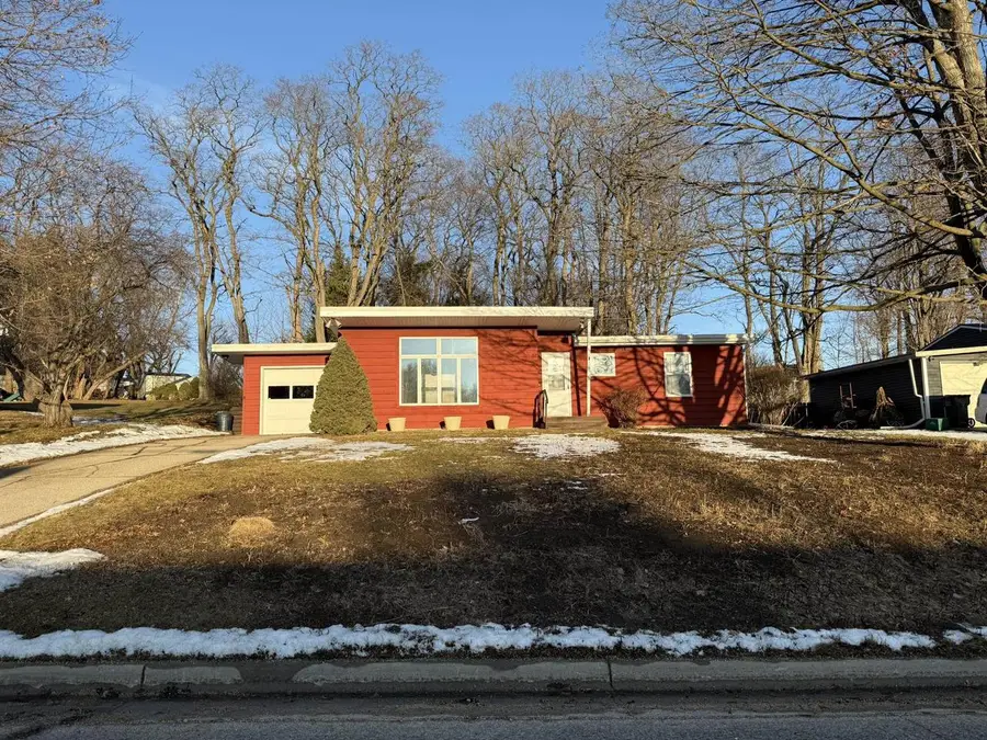 219 W Commerce Street, Mineral Point, WI 53565 - Image #2