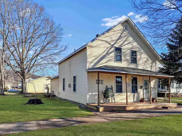 412 N Wacouta Avenue, Prairie Du Chien, WI 53821