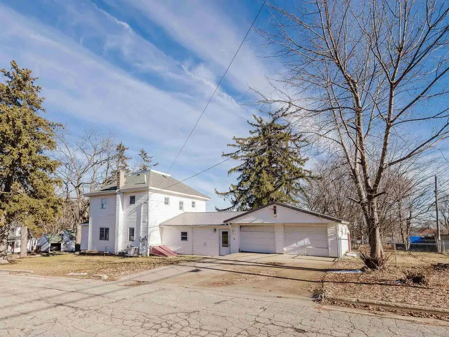 417 W Division Street, Dodgeville, WI 53533 - #2