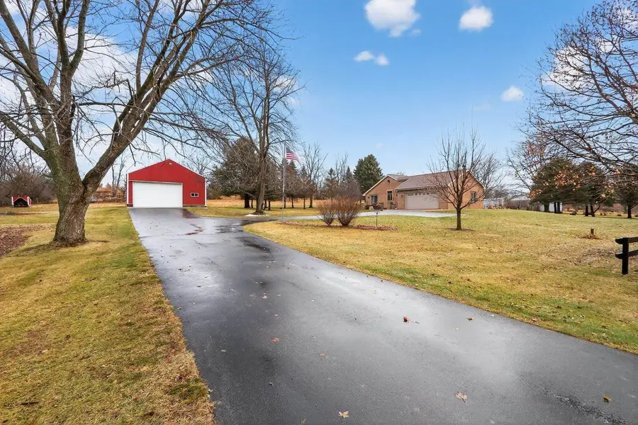 8131 E Creek Road, Janesville, WI 53546 - #3