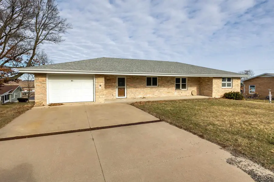 415 W Columbia Avenue, Stockton, IL 61085 - #2