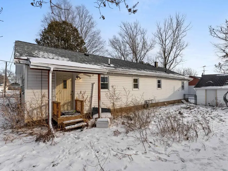 914 S 35th Street, Manitowoc, WI 54220 - #2