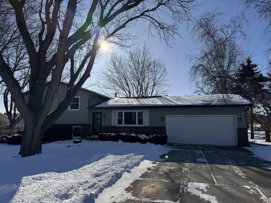 3506 Greenwood Drive, Janesville, WI 53546 - Image #2