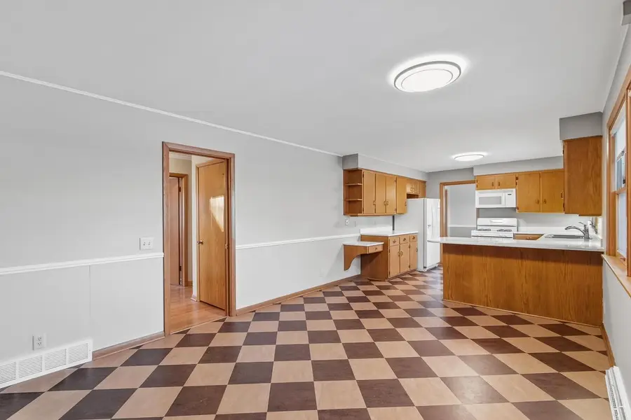 126 Ellickson Street, Arlington, WI 53911 - #3