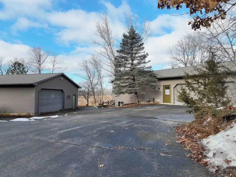 N6333 Suburban Heights Road, Pardeeville, WI 53954 - #3