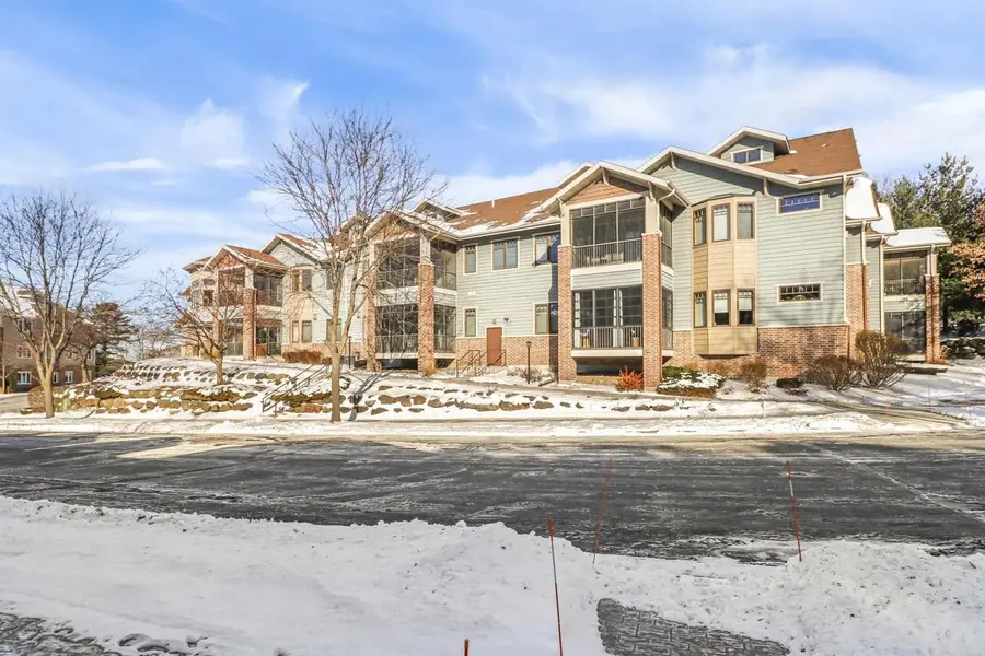 10 Glen Brook Way #109, Fitchburg, WI 53711 - Image #2