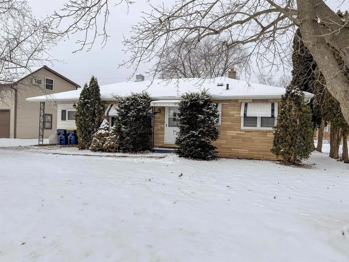 811 S Hickory Street, Mauston, WI 53948 - #1
