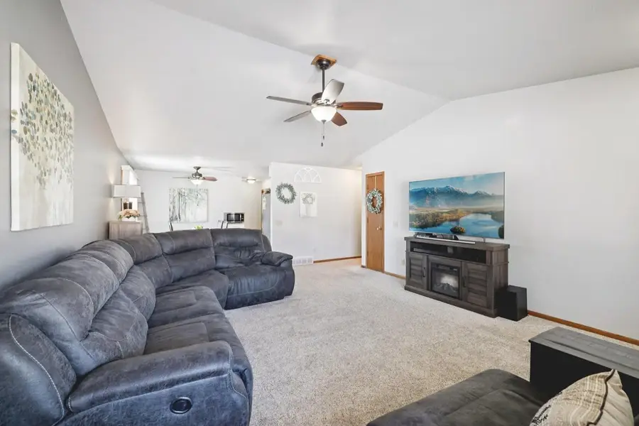 839 Kimseth Circle, Deerfield, WI 53531 - Image #3