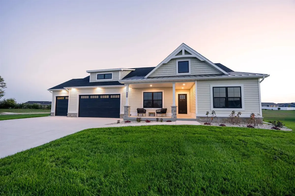 3804 N Woodbury Lane, Janesville, WI 53545 - #1