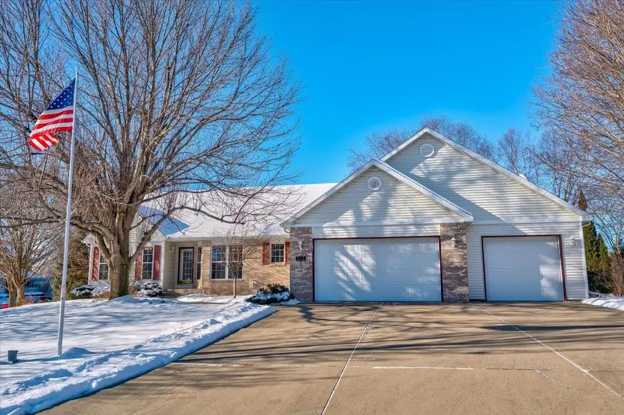 812 Abbington Court, Sun Prairie, WI 53590 - #2