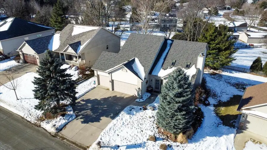 374 N Heatherstone Drive, Sun Prairie, WI 53590 - #2