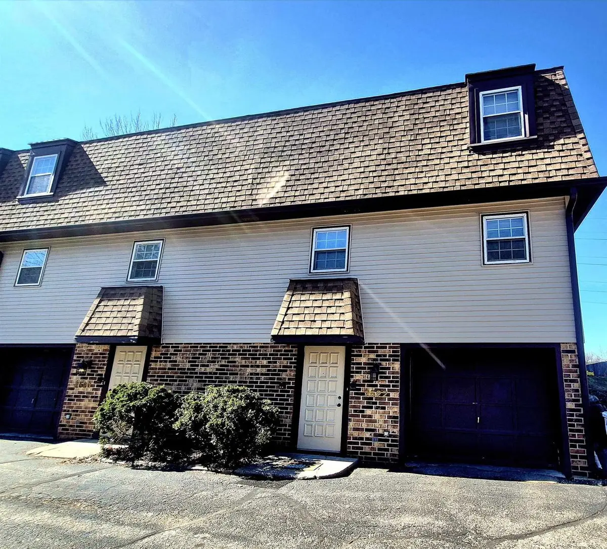 2522 W Memorial Drive, Janesville, WI 53548 - #1