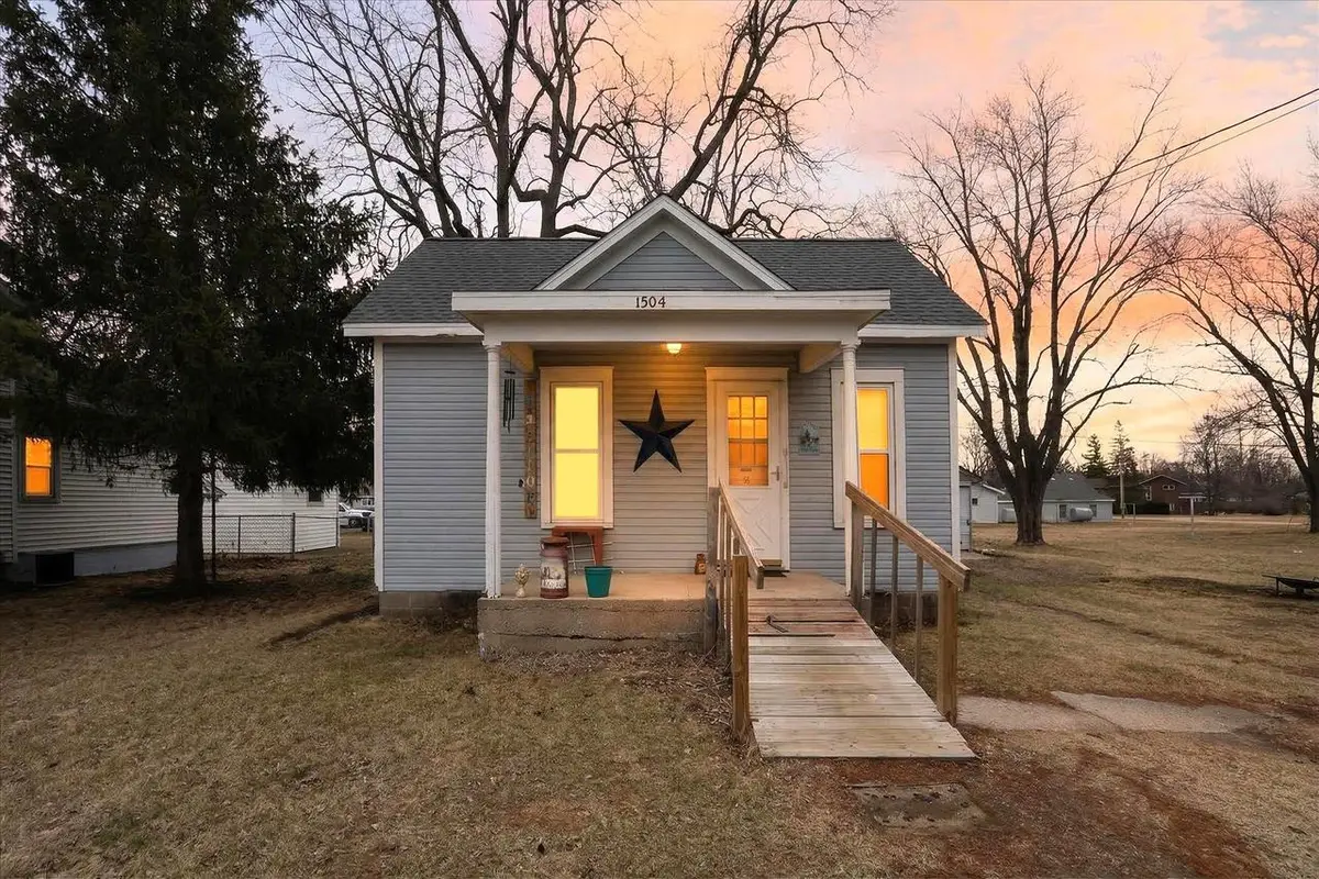 1504 W 7th Avenue, Brodhead, WI 53520 - #1