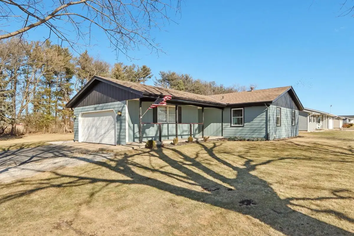 222 Thistledown Lane, Walworth, WI 53184 - #1