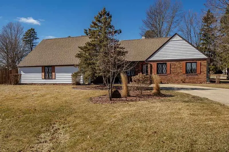 3168 S High Crest Road, Beloit, WI 53511 - #2