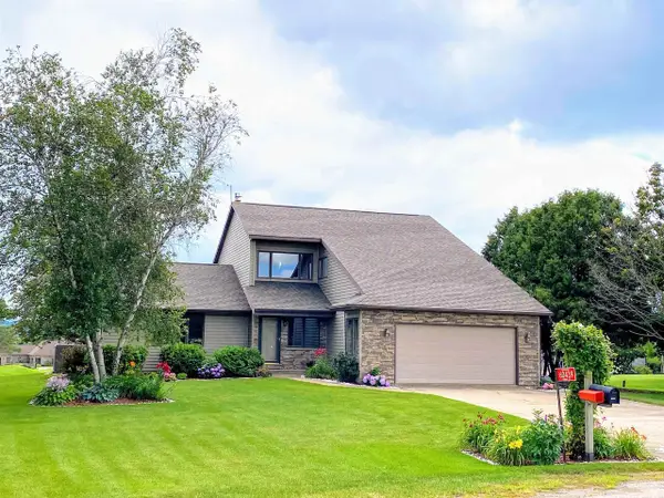 60439 Fairway Court, Prairie Du Chien, WI 53821