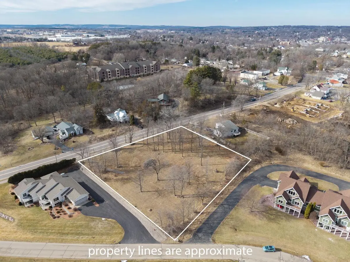 1035 Walnut Street, Baraboo, WI 53913 - #1