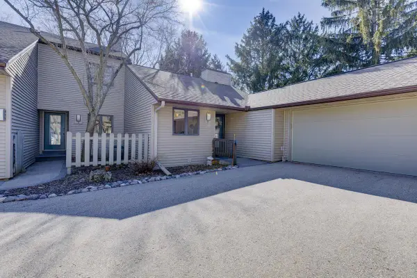 9 Oak Grove Drive, Madison, WI 53717