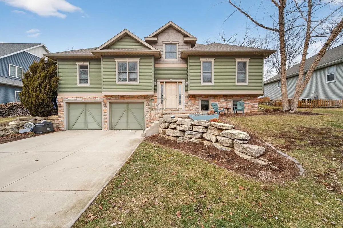 2000 Buckingham Road, Stoughton, WI 53589 - #1