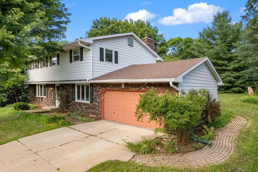 571 S Hillcrest Drive, Verona, WI 53593 - #2