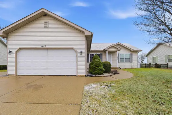 1017 E Pinecrest Lane, Elkhorn, WI 53121