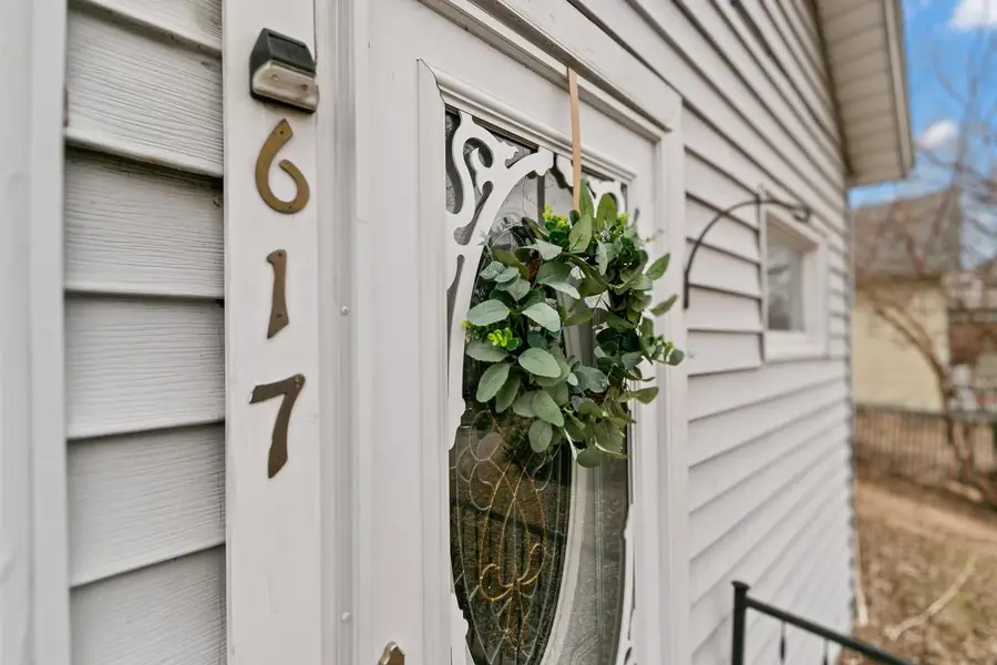 617 E Edgewater Street, Portage, WI 53901 - #3