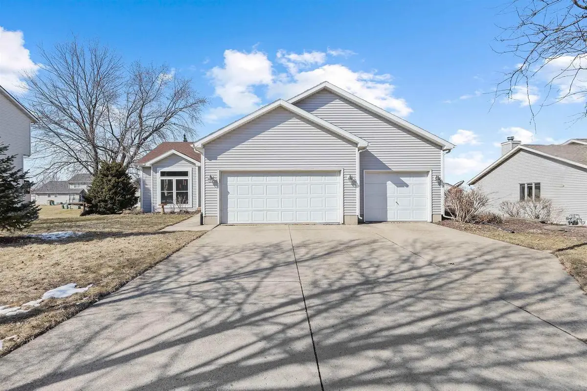 639 N Woods Edge Drive, Oregon, WI 53575 - #1