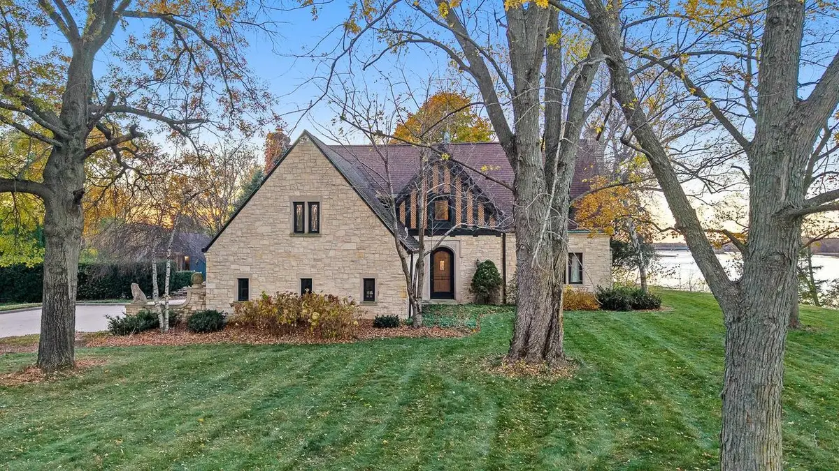 1001 Highway 33, Portage, WI 53901 - #1