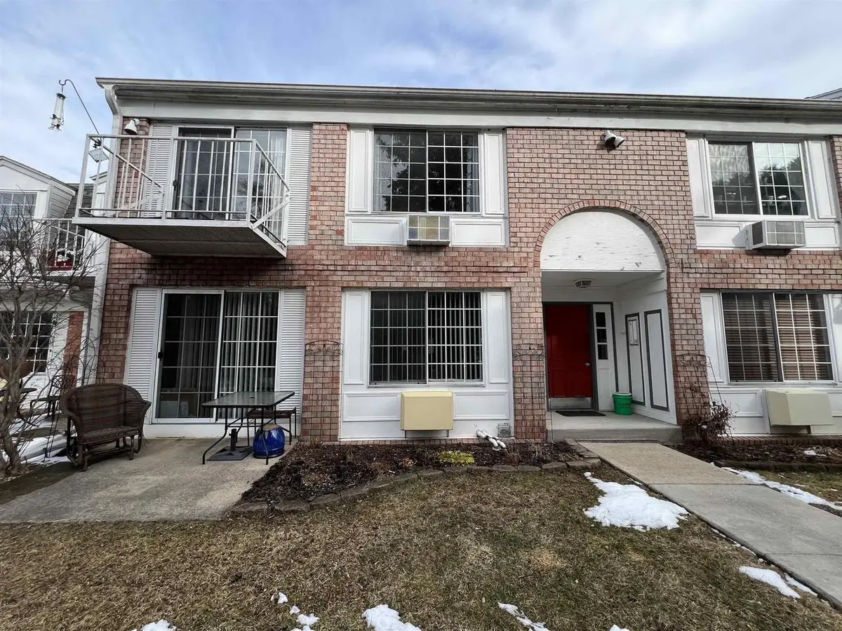 2142 Allen Boulevard #4, Middleton, WI 53562 - #1