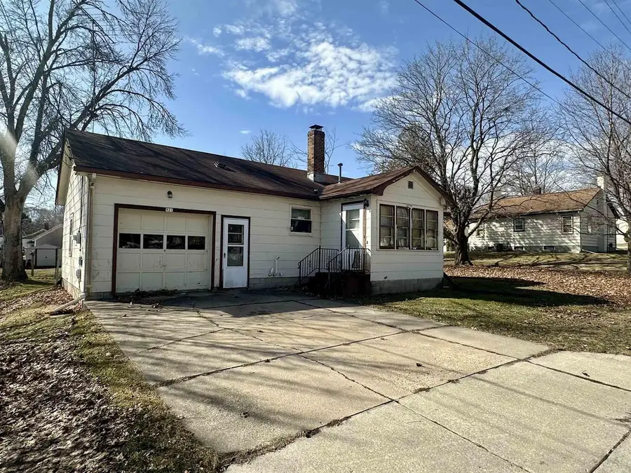 921 Wilson Street, Princeton, WI 54968 - #2