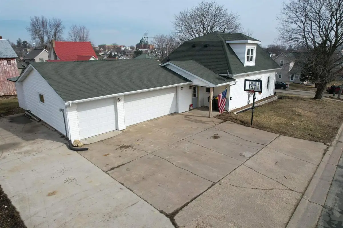 529 S Harrison Street, Lancaster, WI 53813 - #1