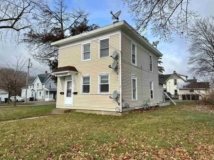 957 W Grand Avenue, Beloit, WI 53511 - #2