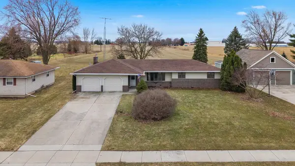 820 E Center Street, Juneau, WI 53039