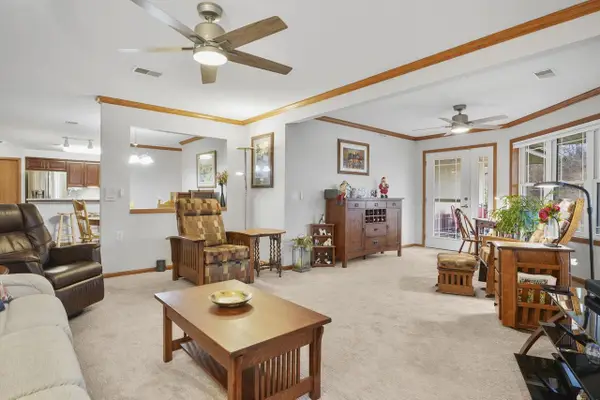 410 New Age Circle #304, Verona, WI 53593