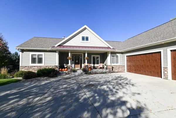 3168 Castleton Crossing, Sun Prairie, WI 53590