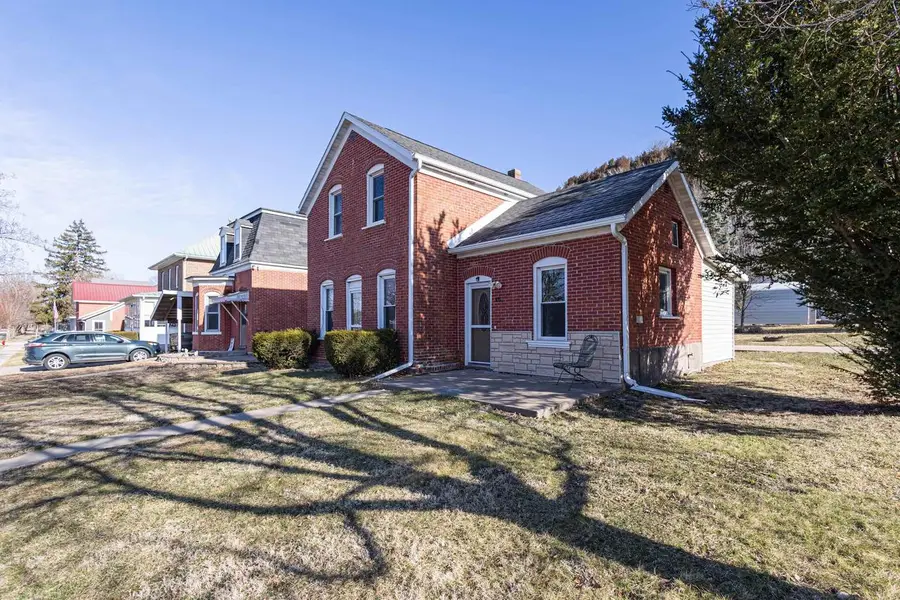 421 E Dewey Street, Cassville, WI 53811 - #3