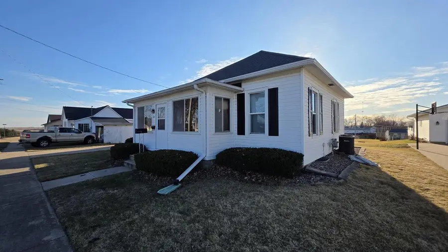 631 S Tyler Street, Lancaster, WI 53813 - #3