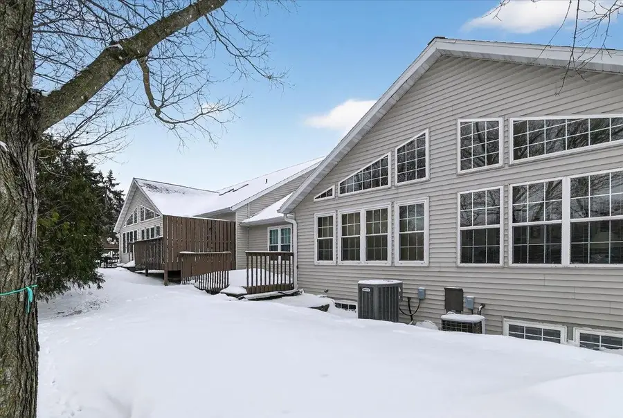 185 N Musket Ridge Drive, Sun Prairie, WI 53590 - #3