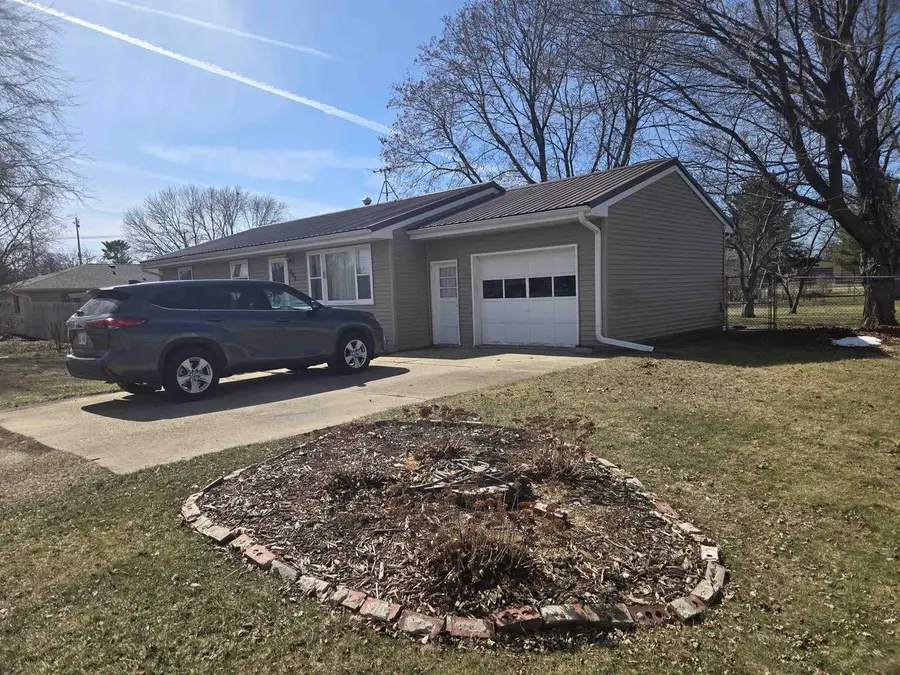 303 E 7 th Avenue, Brodhead, WI 53520 - #2