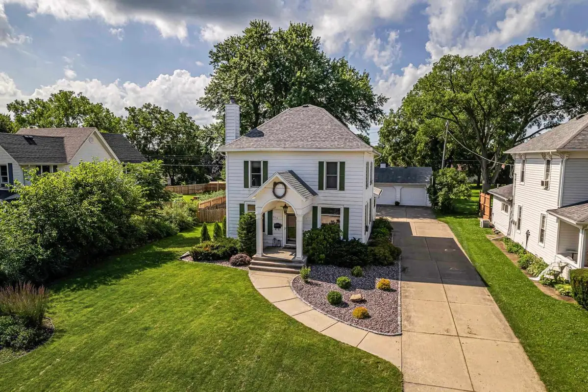 309 W Clarence Street, Dodgeville, WI 53533 - #1