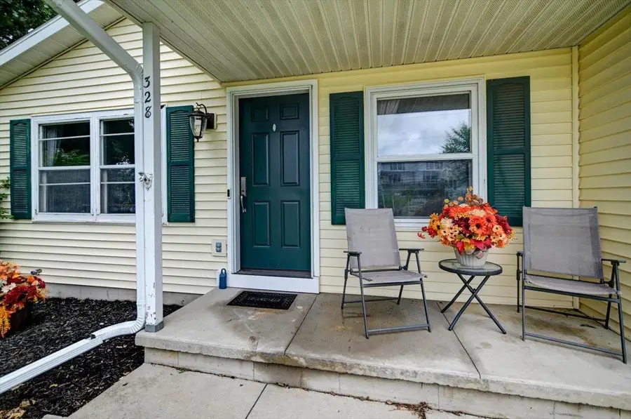 328 N Rutland Avenue, Brooklyn, WI 53521 - #2