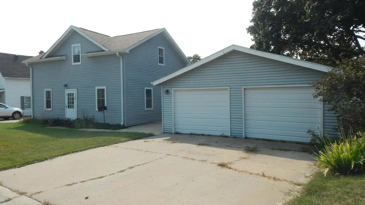 109 E Dodge Street, Dodgeville, WI 53533 - #1