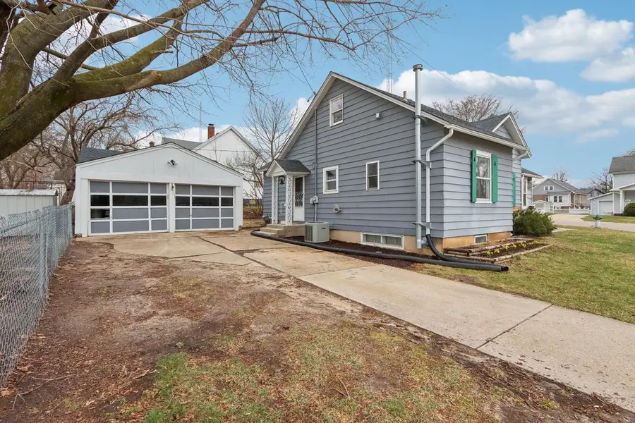 802 W Franklin Street, Portage, WI 53901 - #2