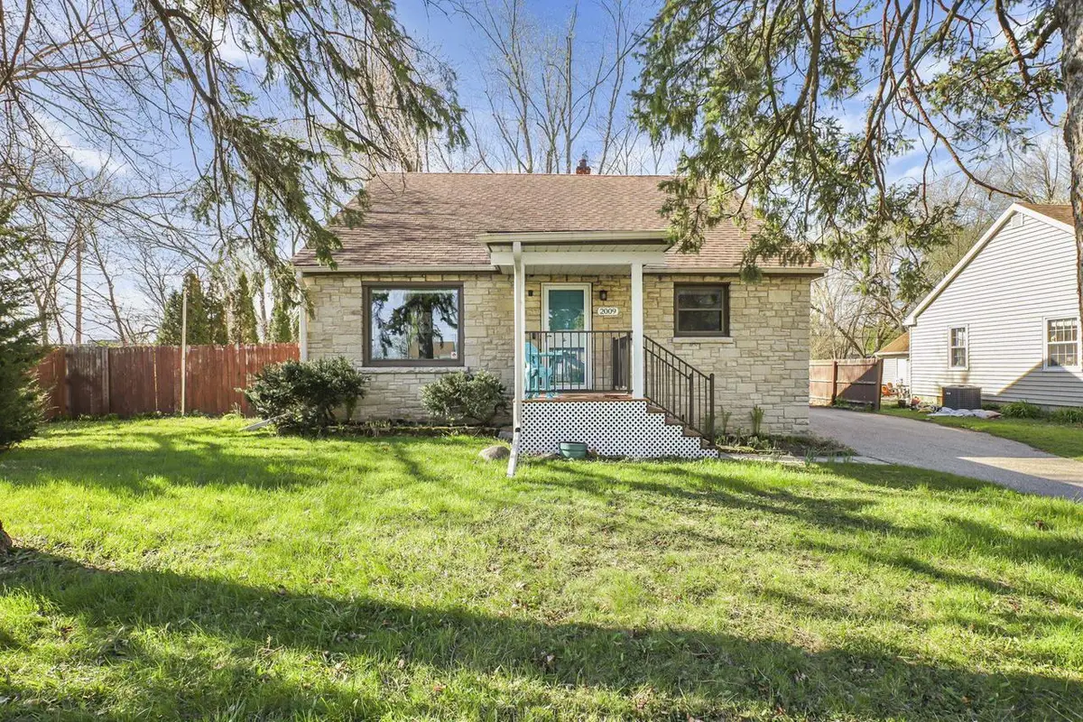 2009 Vahlen Street, Madison, WI 53704 - #1