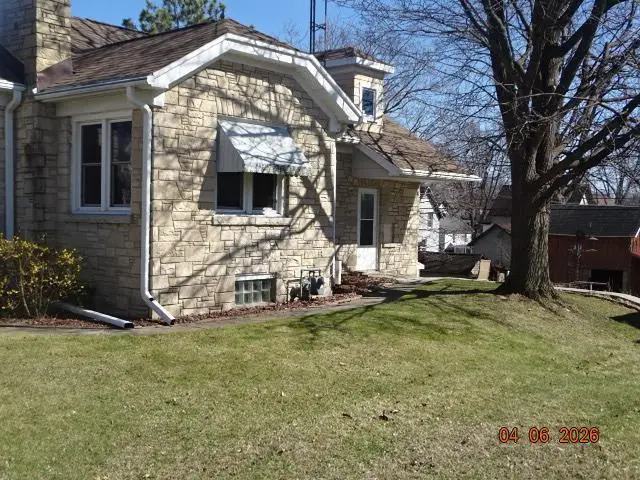 626 W Pleasant Street, Portage, WI 53901 - #2