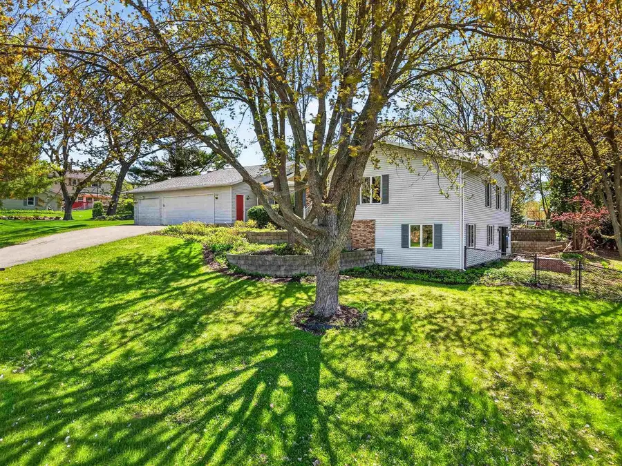 1305 Lake Shore Drive, Beaver Dam, WI 53916 - #2