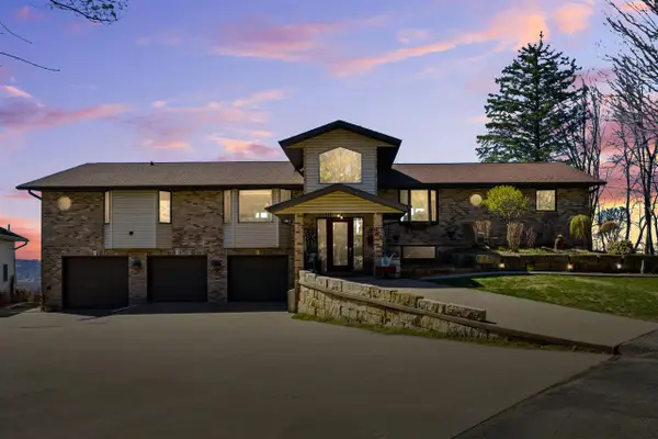 961 Whispering Lane, Hazel Green, WI 53811