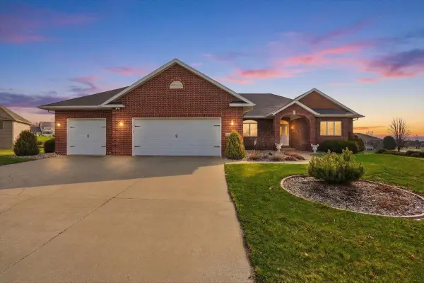 3034 Saddle Brooke Trail, Sun Prairie, WI 53590