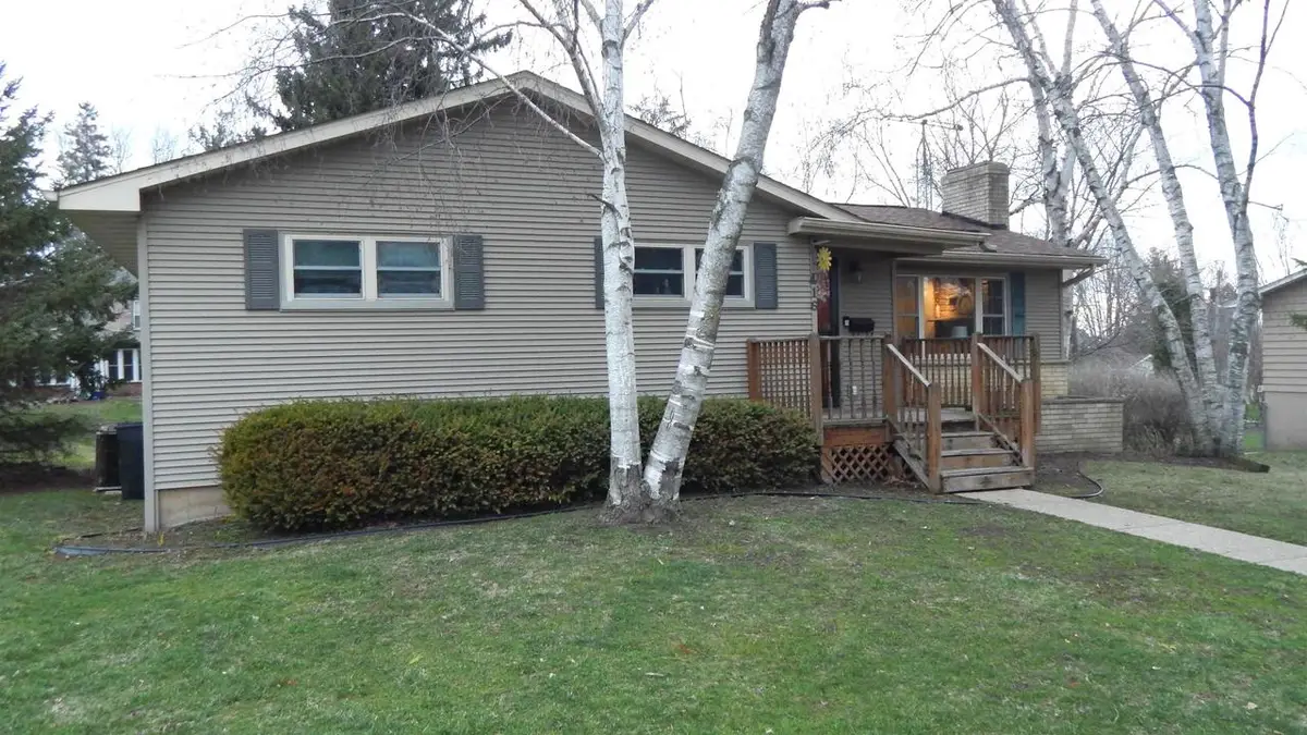 416 W Clarence Street, Dodgeville, WI 53533 - #1